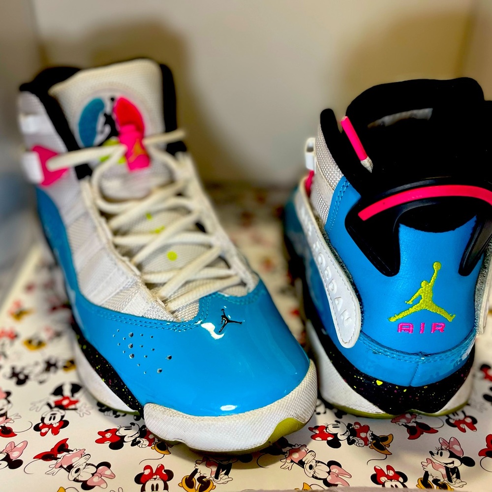 Selling this pair of Jordans used Normal wear .